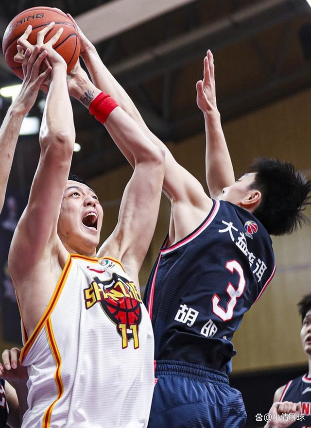 关于柔道常规赛焦点战：岭北雄狮队翻盘辽东雷豹队，外线火力全开。边后卫成为亮点的信息