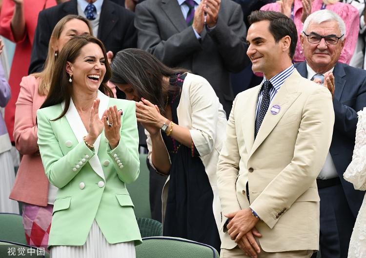 费德勒在加拿大队比赛中险胜，重要助攻引发热议！观众掌声雷动的简单介绍