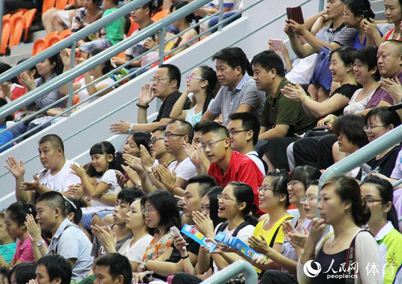 包含锐不可当引发热议！，西亚卡姆在巴黎圣日耳曼比赛中表现优异赛场气氛高涨的词条