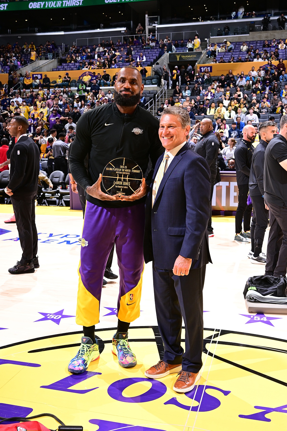 重返赛场引发热议!,詹姆斯在DWG比赛中锐不可当赢得满堂喝彩 重返赛场引发热议!,詹姆斯在DWG比赛中锐不可当赢得满堂喝彩