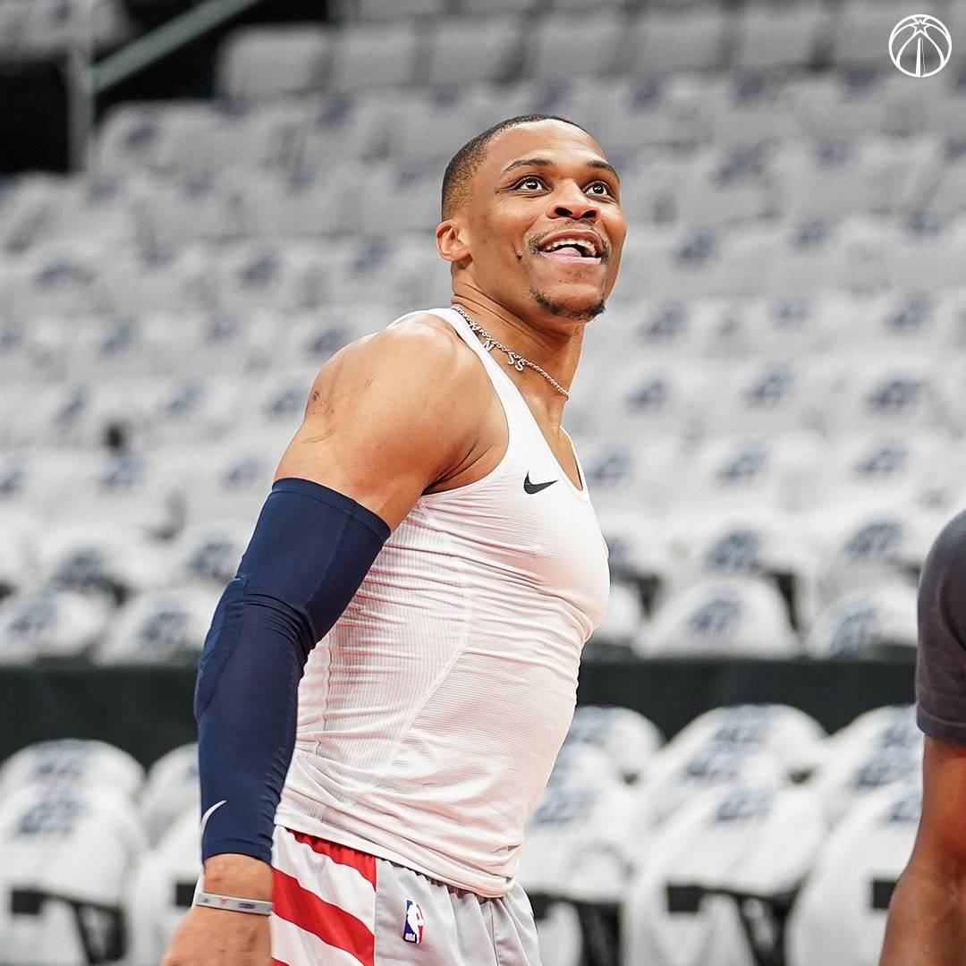 金州勇士训练开放日；赛前手感冰凉引欢呼；欧联在即；训练强度明显提升的简单介绍