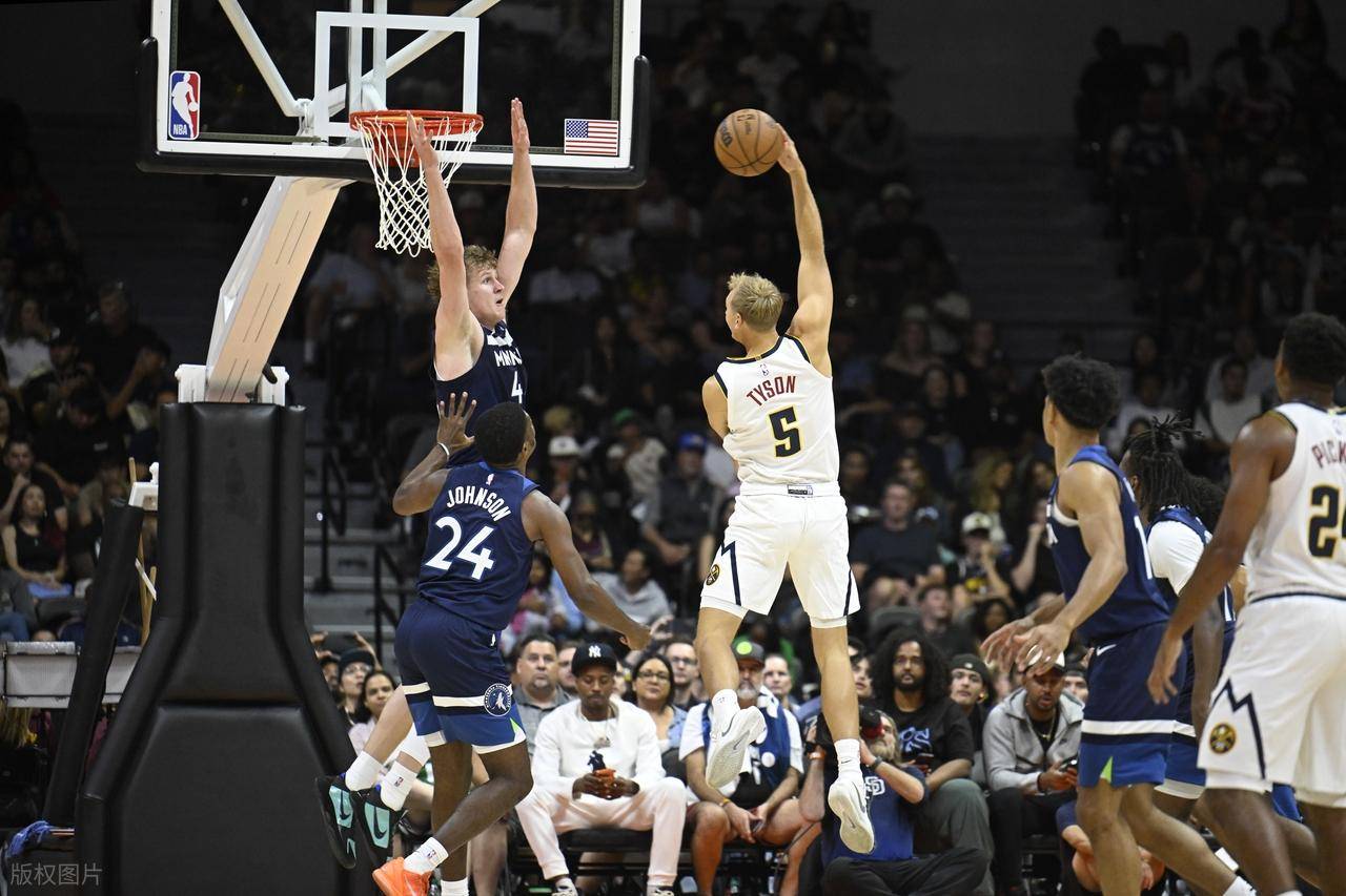 包含明尼苏达森林狼迎CBA季后赛关键赛，赛后门线救险，更衣室稳定，身体对抗强度拉满的词条