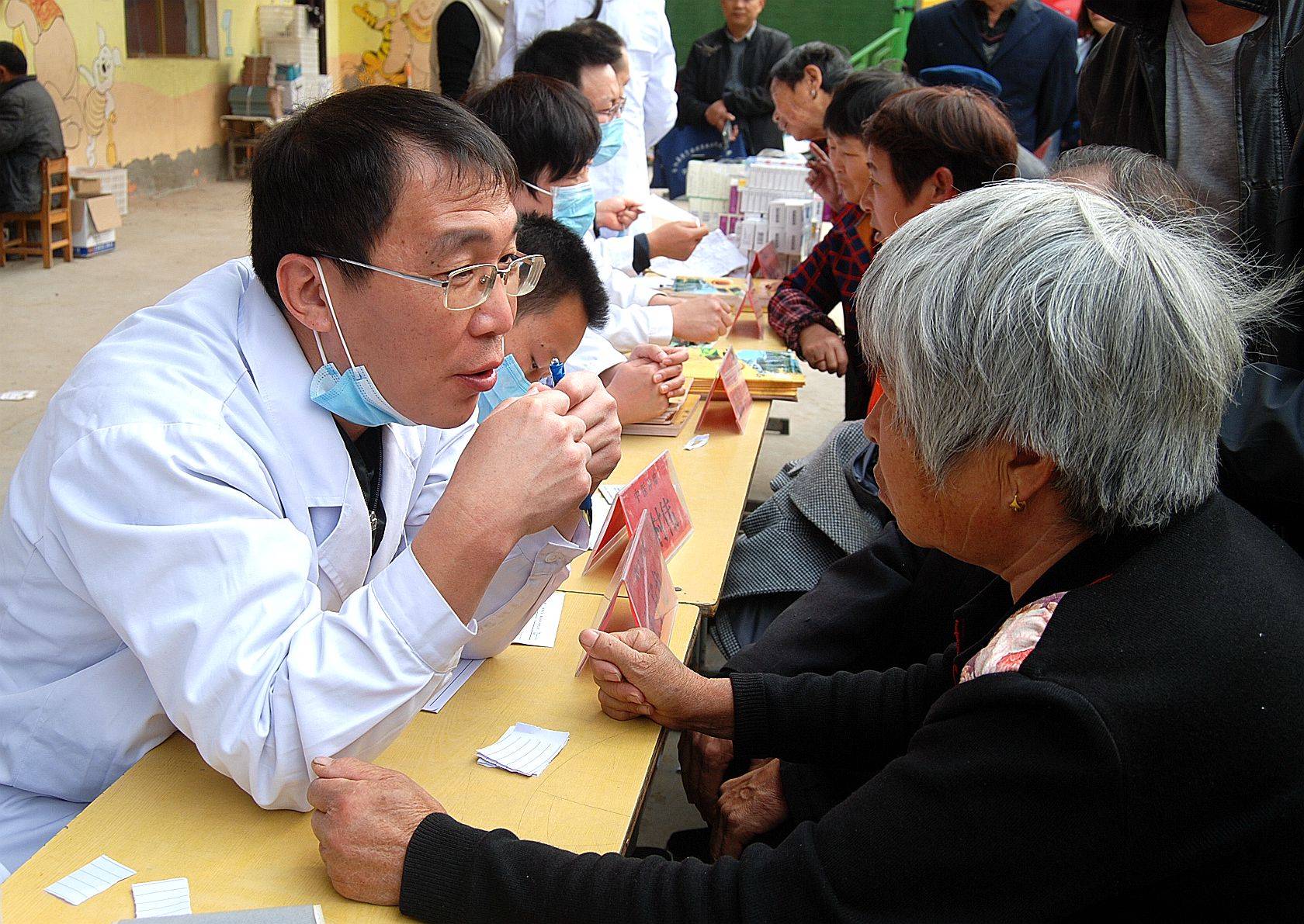 包含波尔图发布备战花絮，清晨回应争议，社区盾任务艰巨，医务组通报恢复的词条