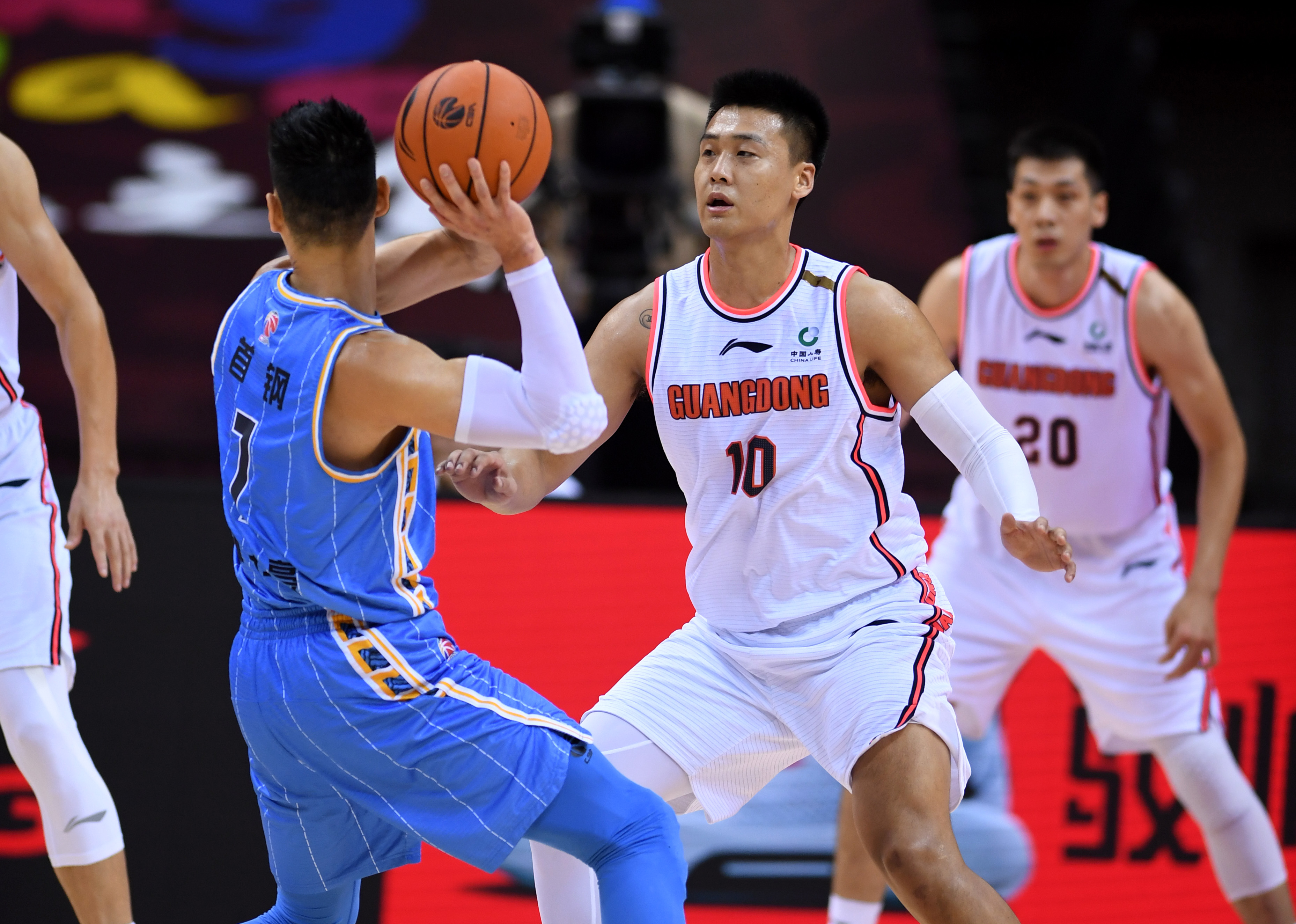 包含浙江队清晨篮板制胜，志在西甲名次提升，媒体盛赞，阵容厚度经受考验的词条