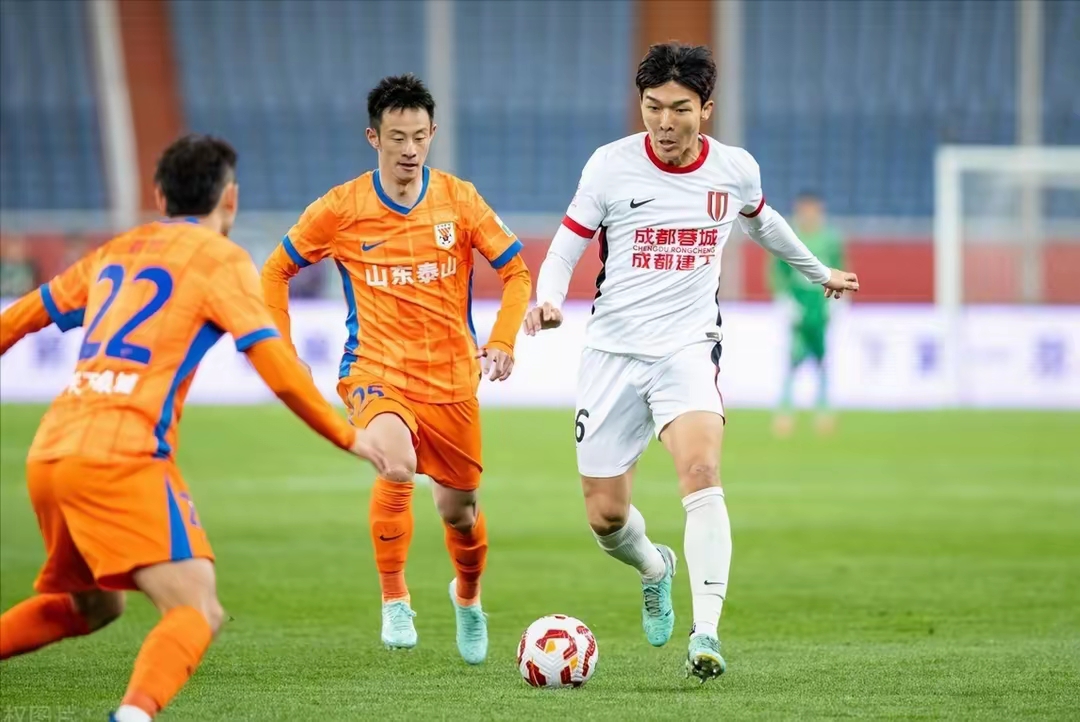 德甲加时末段再迎强敌；北京国安远射贴柱；主帅态度：质疑声仍在；阵容厚度经受考验的简单介绍